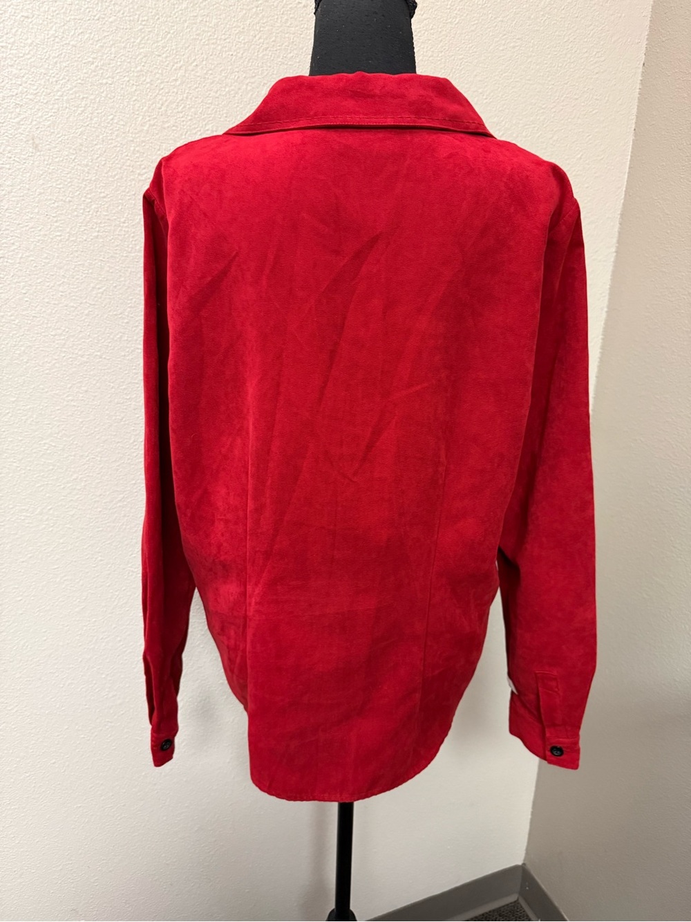 Alfred Dunner Red Faux Suede Button Front Blouse Size 14 Classic Chic Top - Picture 6 of 10